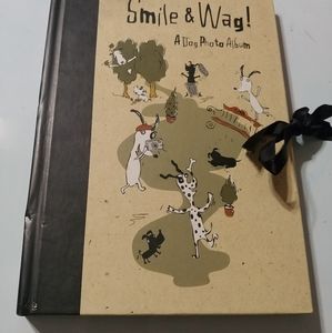 Smile & Wag! A Dig Photo Album